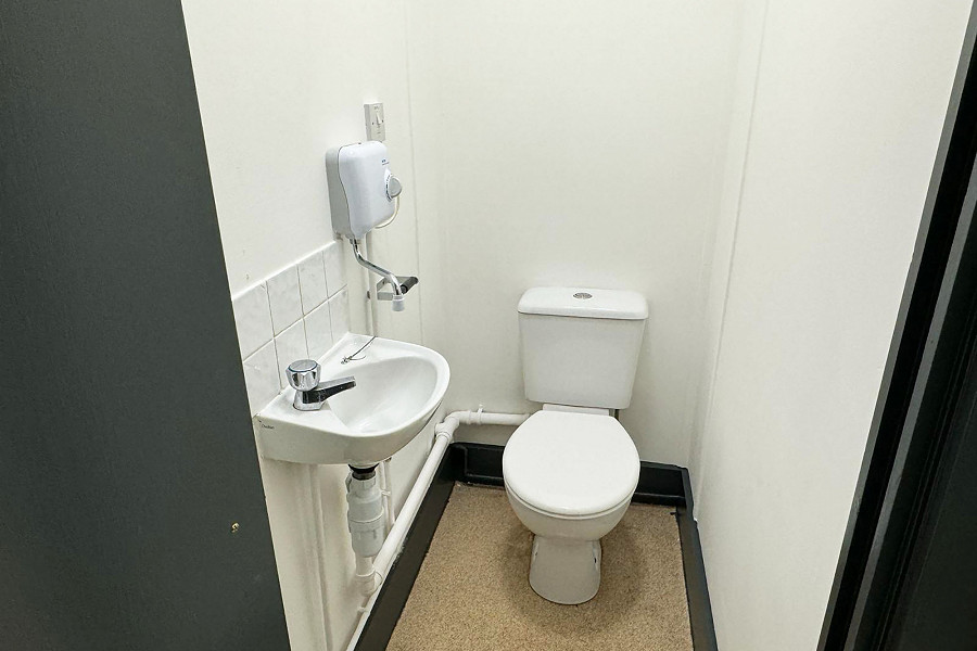 4einteriortoilet